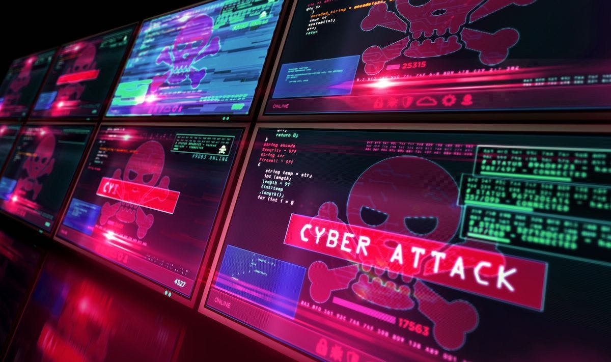 cyberattack alert skull on screen: © Skórzewiak - stock.adobe.com