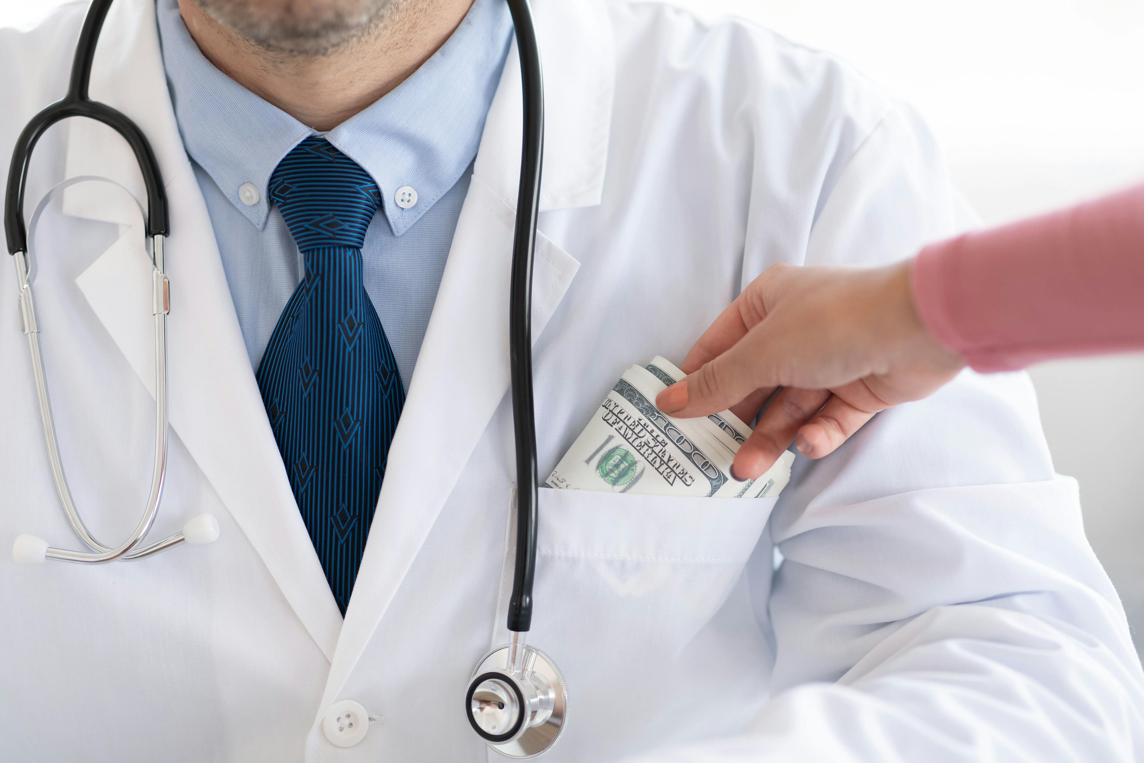 Payment fees hurt doctors: ©Prostock Studio - stock.adobe.com