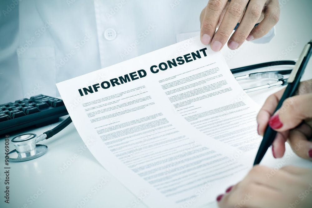 Patient signing informed consent document ©nito-stock.adobe.com
