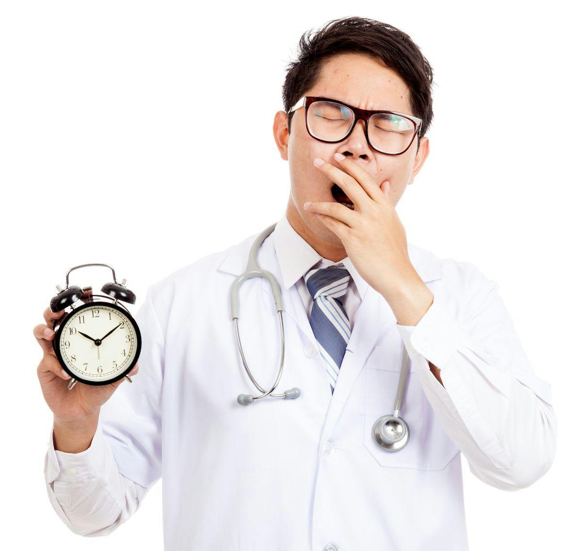 physician doctor yawns with clock: © halfbottle - stock.adobe.com