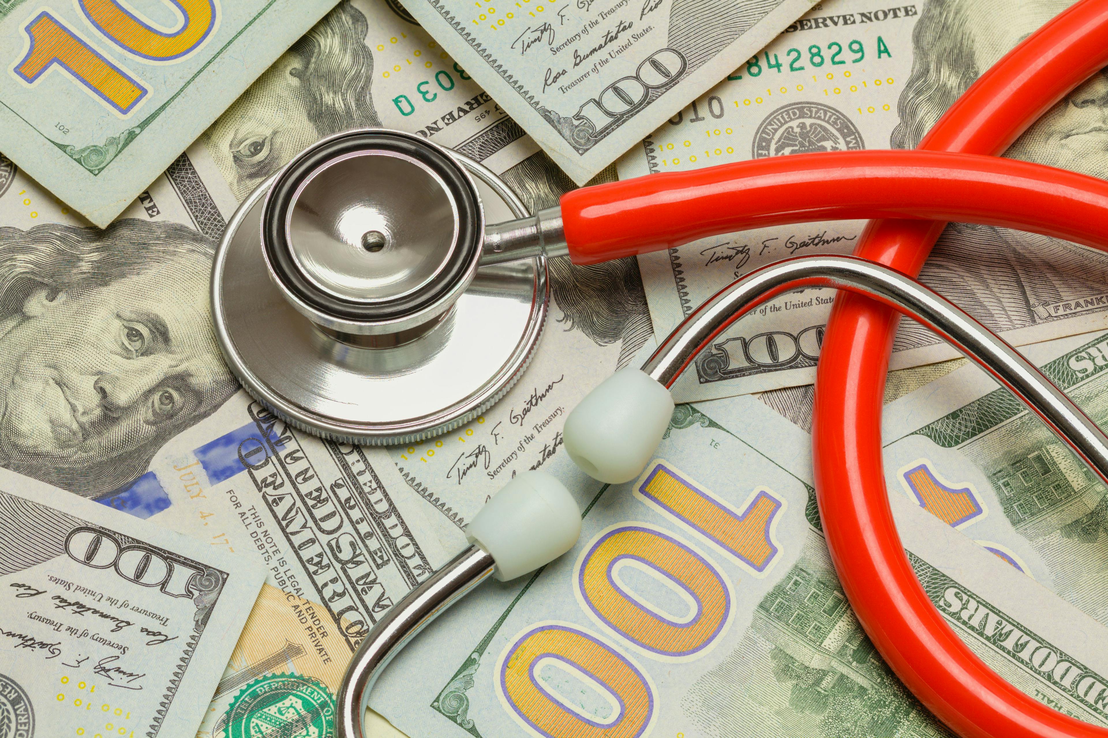 Doctor salaries: ©Pixel Robot - stock.adobe.com