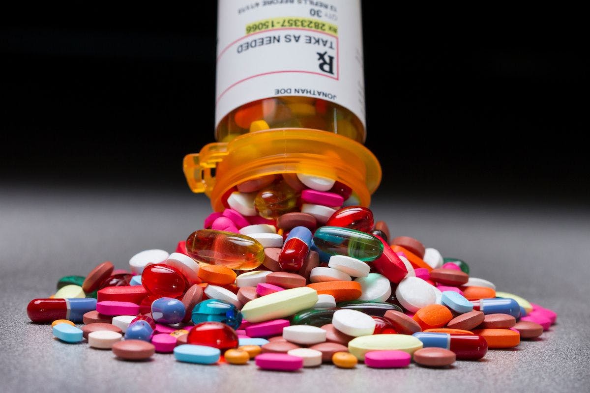 prescription drugs spill out pills: © Burlingham - stock.adobe.com