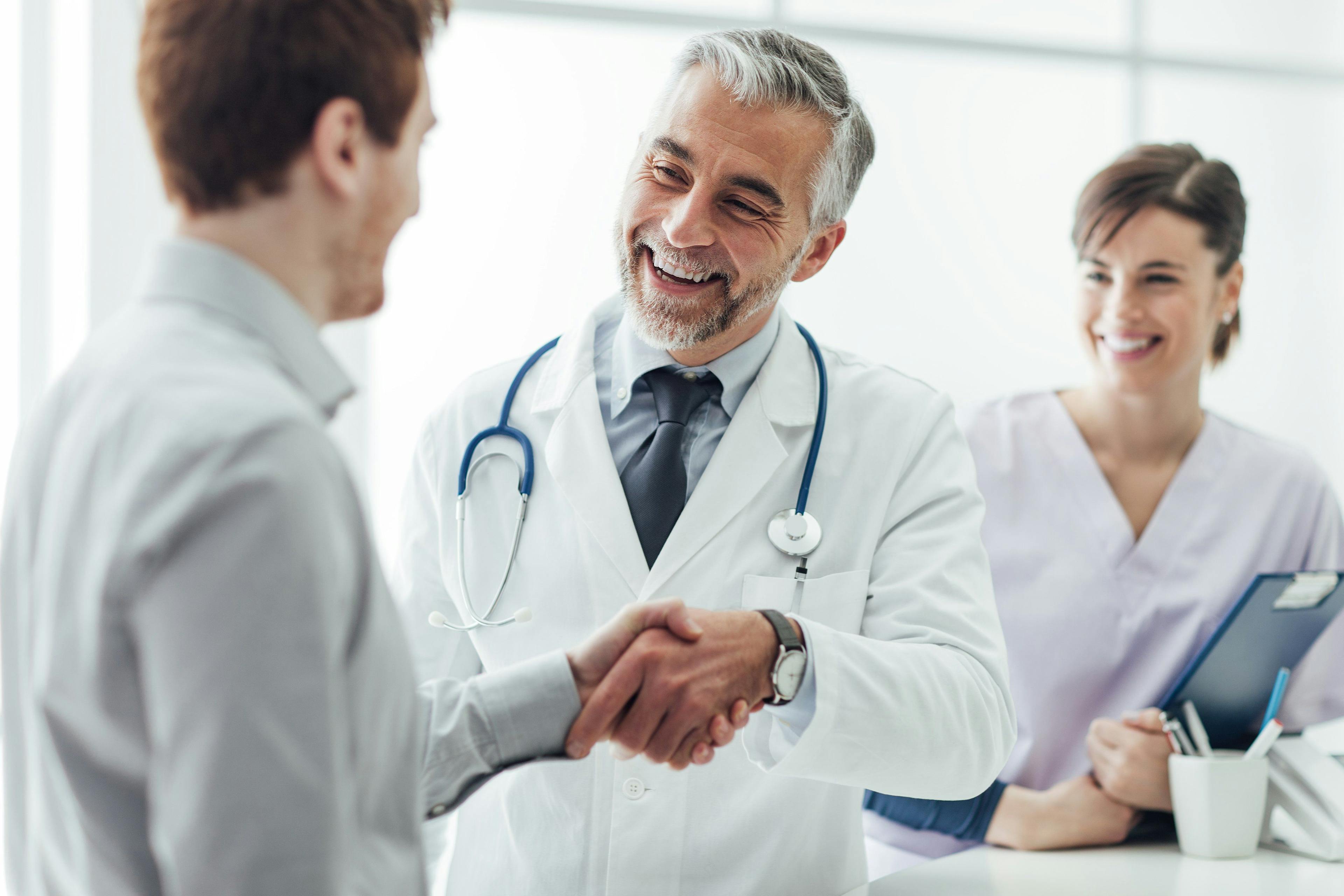 doctor shaking hands with patient ©stokkete-stock.adobe.com
