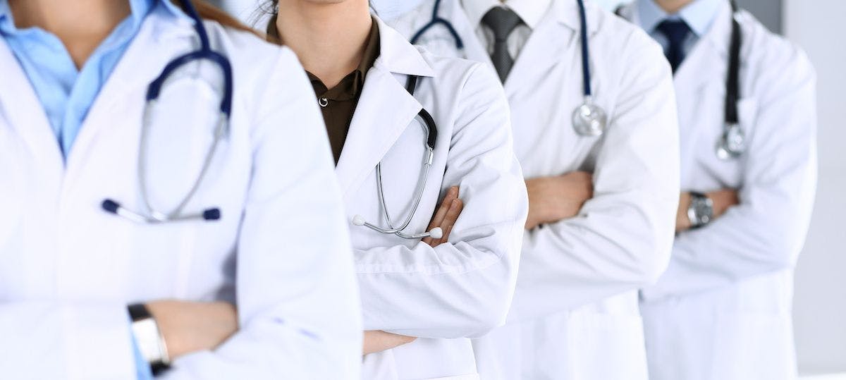 group of modern doctors physicians ©Iryna - stock.adobe.com 