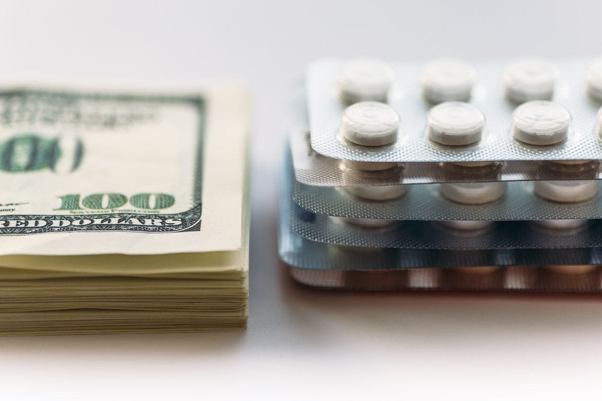 stack of money and pills: © DedMityay - stock.adobe.com