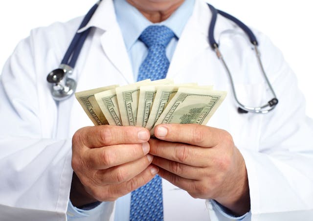 hands of medical doctor with money: © Kurhan - stock.adobe.com