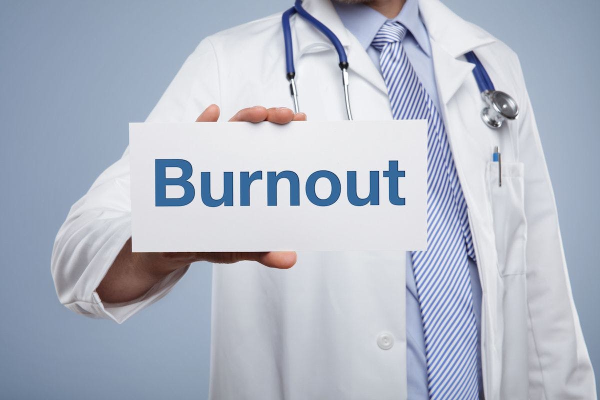Physician holding burnout sign: © Coloures-Pic - stock.adobe.com