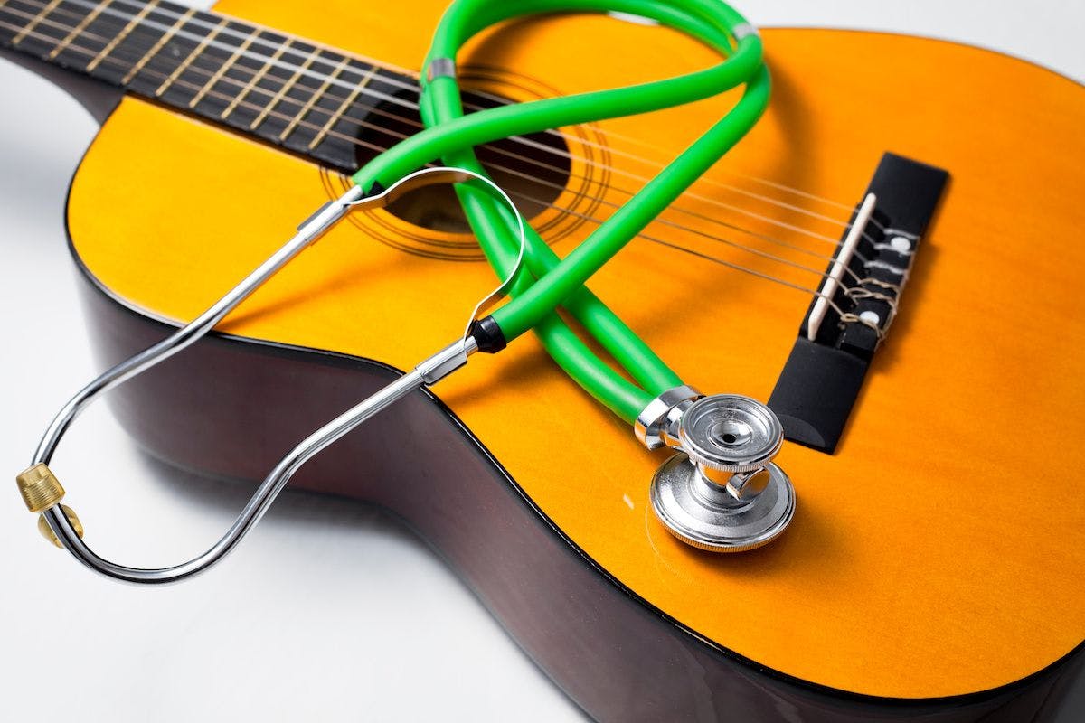 guitar and stethoscope: © AH Images - stock.adobe.com