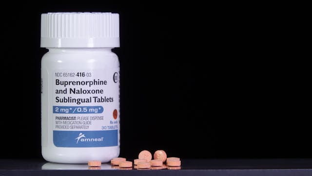 bottle of buprenorphine beside pills ©Simone-stock.adobe.com