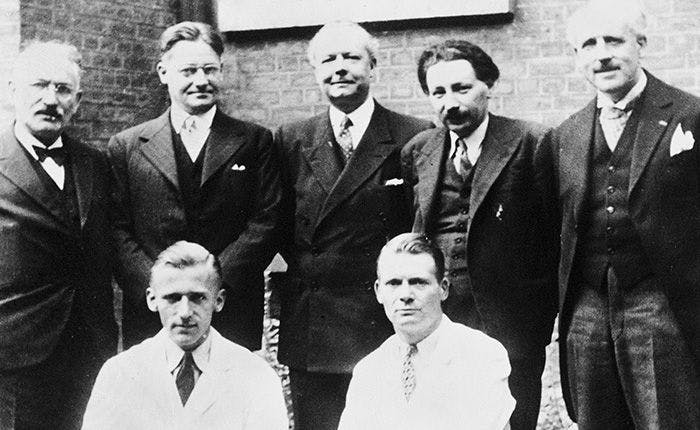 Seven of the early researchers on penicillin from the Oxford penicillin team. Back row, from left: S. Waksman, H. Florey, J. Trefouel, E. Chain, A. Gratia. Front row, from left: P. Fredericq and Maurice Welsch. Image Credit: Wellcome Collection