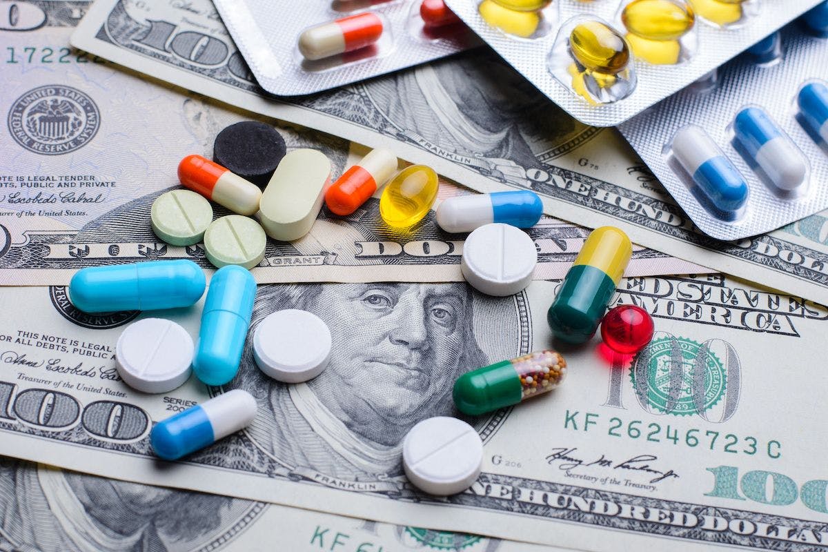 prescription drug cost concept pills money © Vitalii - stock.adobe.com