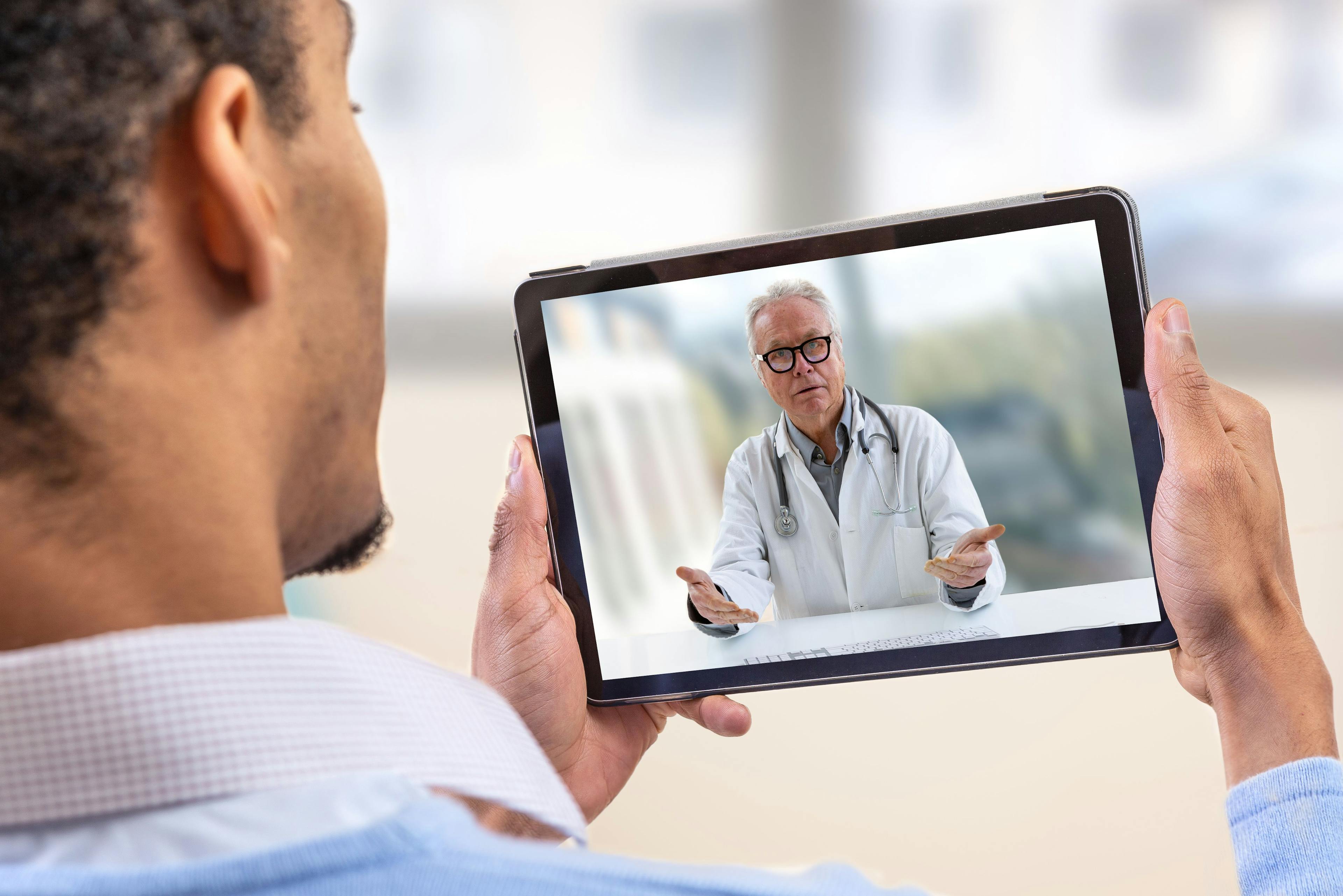 Man looking at doctor on tablet ©JPC-PROD-stock.adobe.com